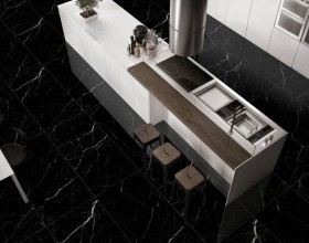 Realistik Royal Black